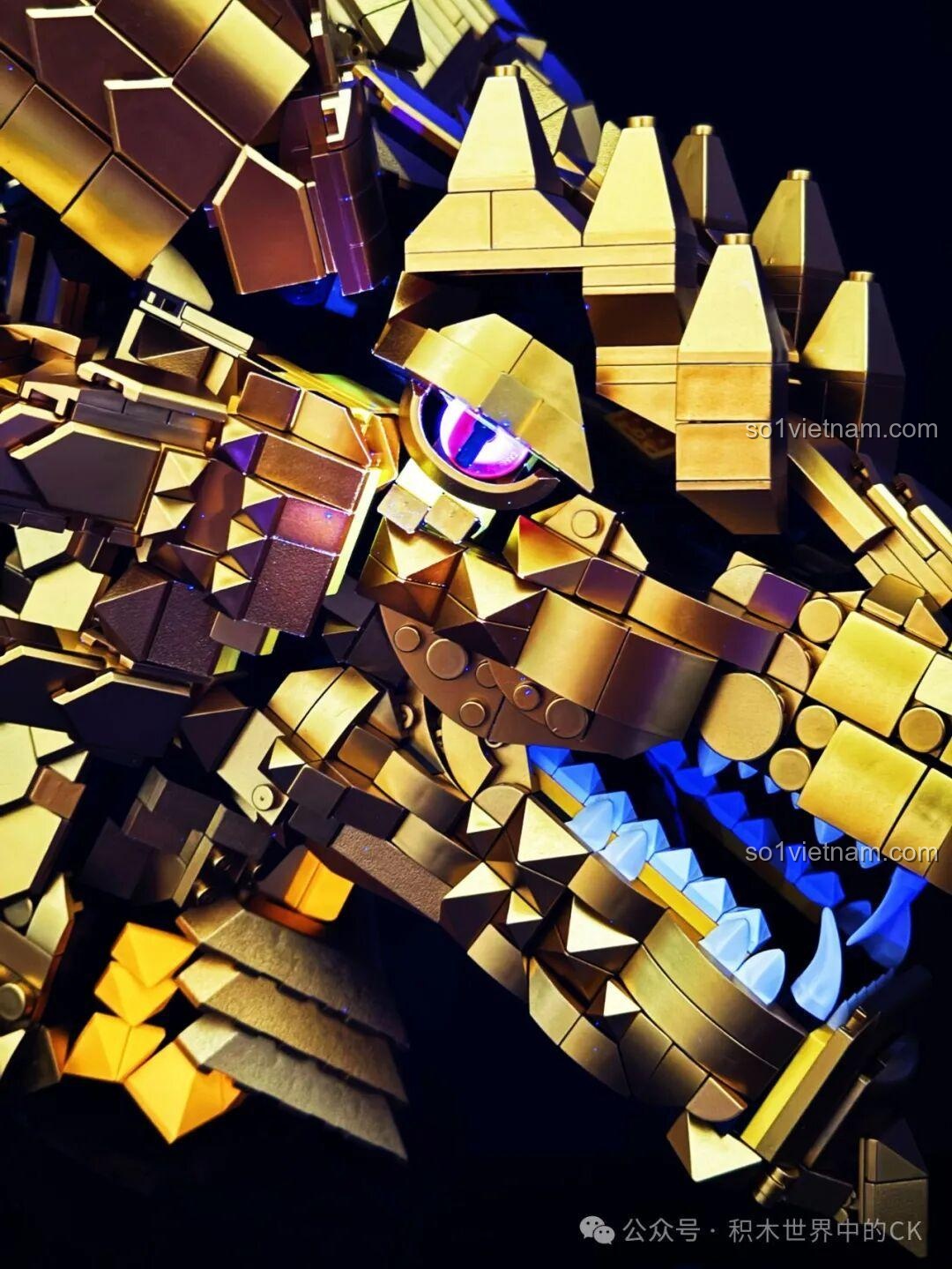 Mô hình LiNoos LN1011 Đầu Rồng Vàng Huyền Thoại đã hoàn thiện, nhìn từ góc phía trước bên cạnh, khoe vẻ đẹp lấp lánh.