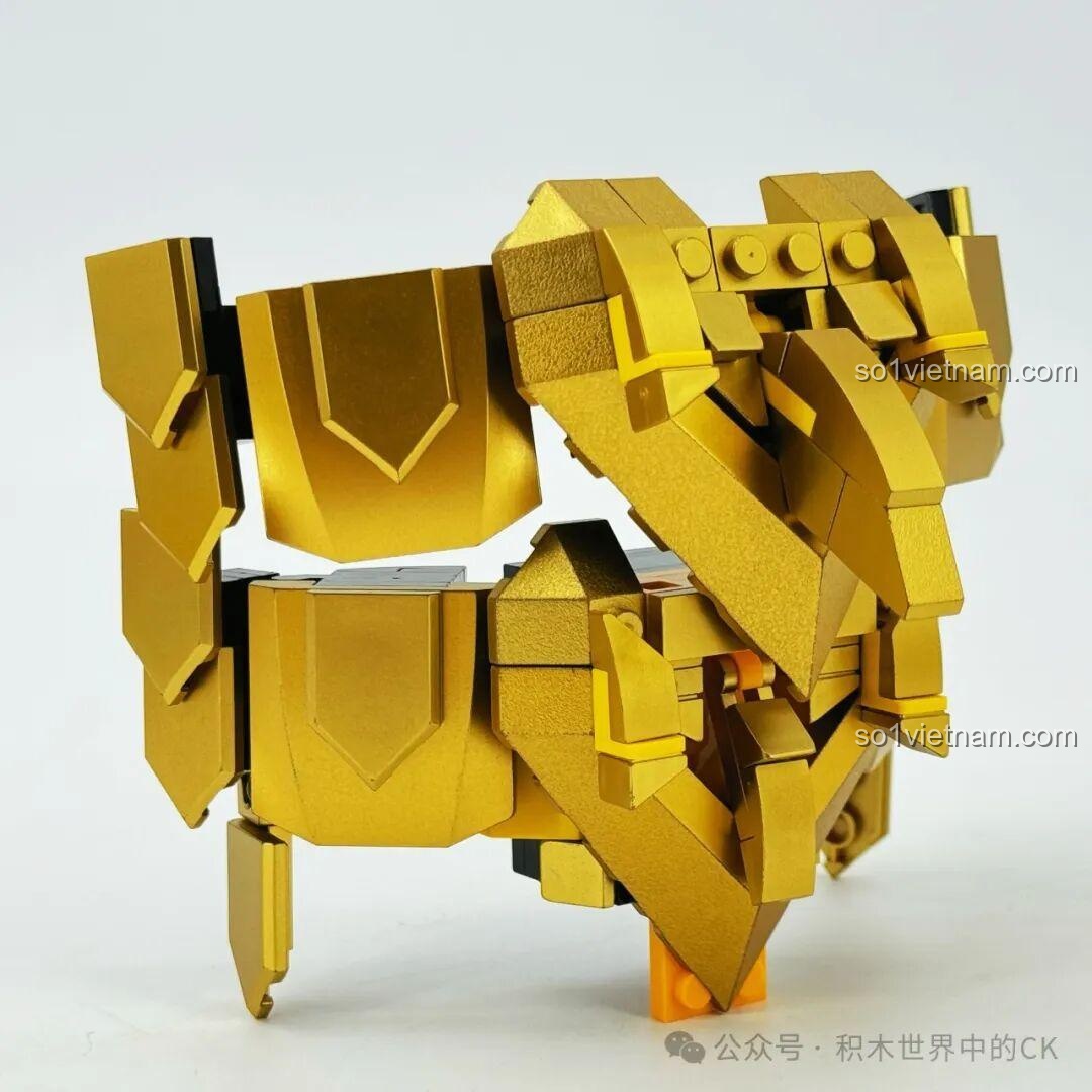 Các lớp vảy vàng bắt đầu phủ kín phía sau đầu của LiNoos LN1011 Đầu Rồng Vàng Huyền Thoại, tạo nên vẻ ngoài liền mạch.