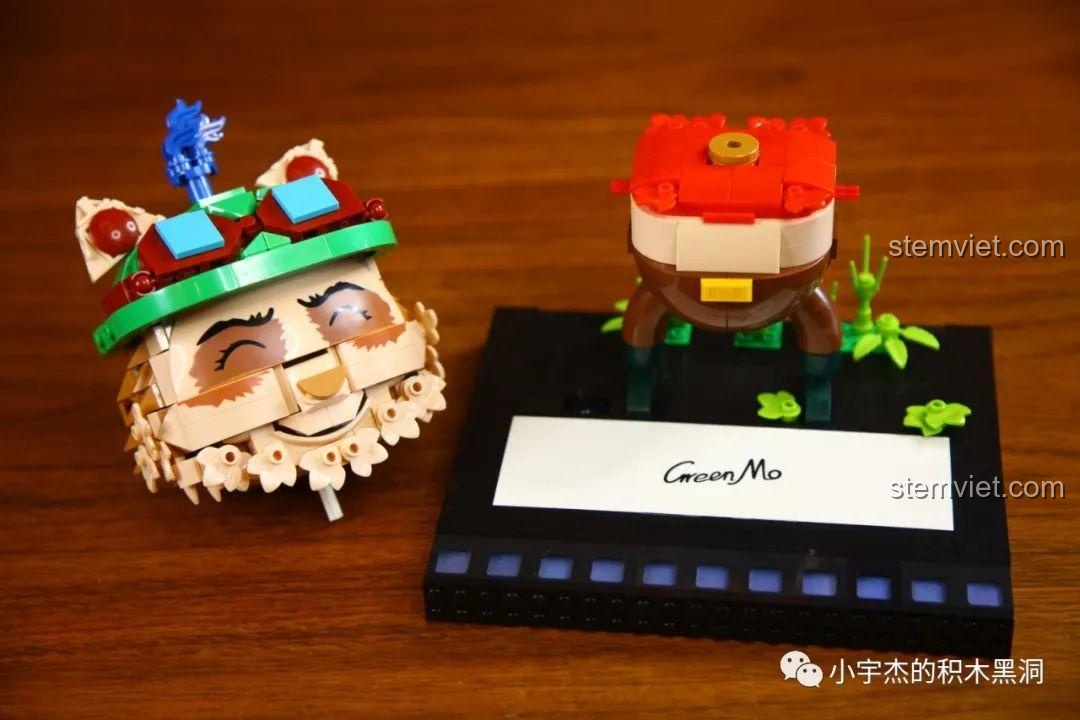 Phần đầu của mô hình Teemo K Box 10302 đã được lắp ráp hoàn chỉnh, với mũ và kính đặc trưng.