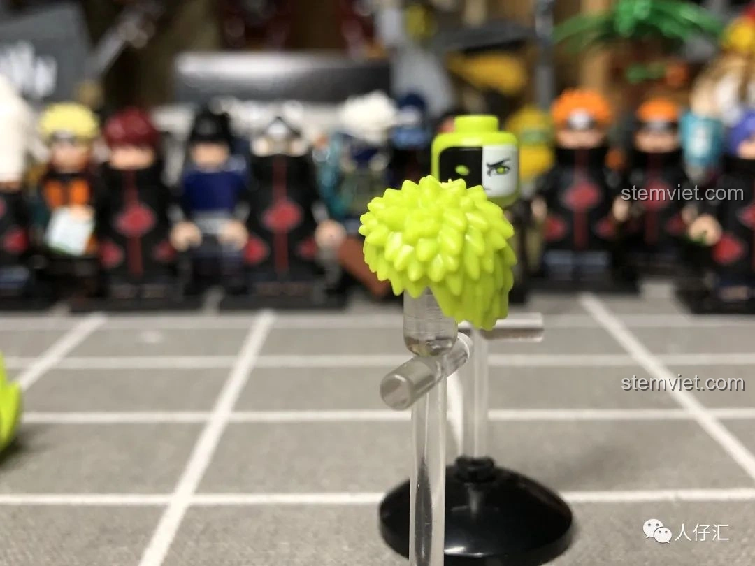 Đầu của Minifigure Zetsu WM2093 với hai lỗ tròn để gắn phụ kiện nắp ấm.