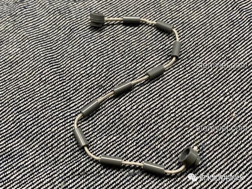 Chi tiết dây cáp và cột buồm của Tàu Hoàng Gia Daffodil QMAN, thiết kế thông minh và dễ lắp ráp cho bé.