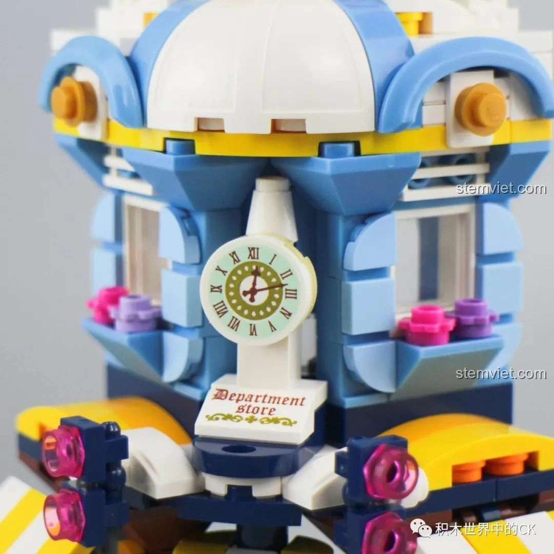 Toàn cảnh dãy phố đồ chơi lắp ráp Keepplay City Corner C0101-C0105 khi 5 mô hình được ghép nối hoàn chỉnh.