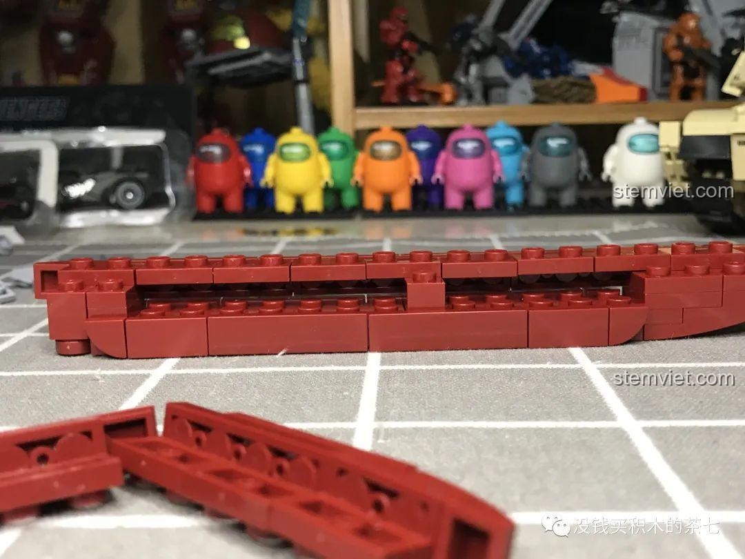 Phần đáy tàu sân bay Liêu Ninh sau khi ghép nối hai hàng mảnh ghép, tạo thành một khối cơ bản.