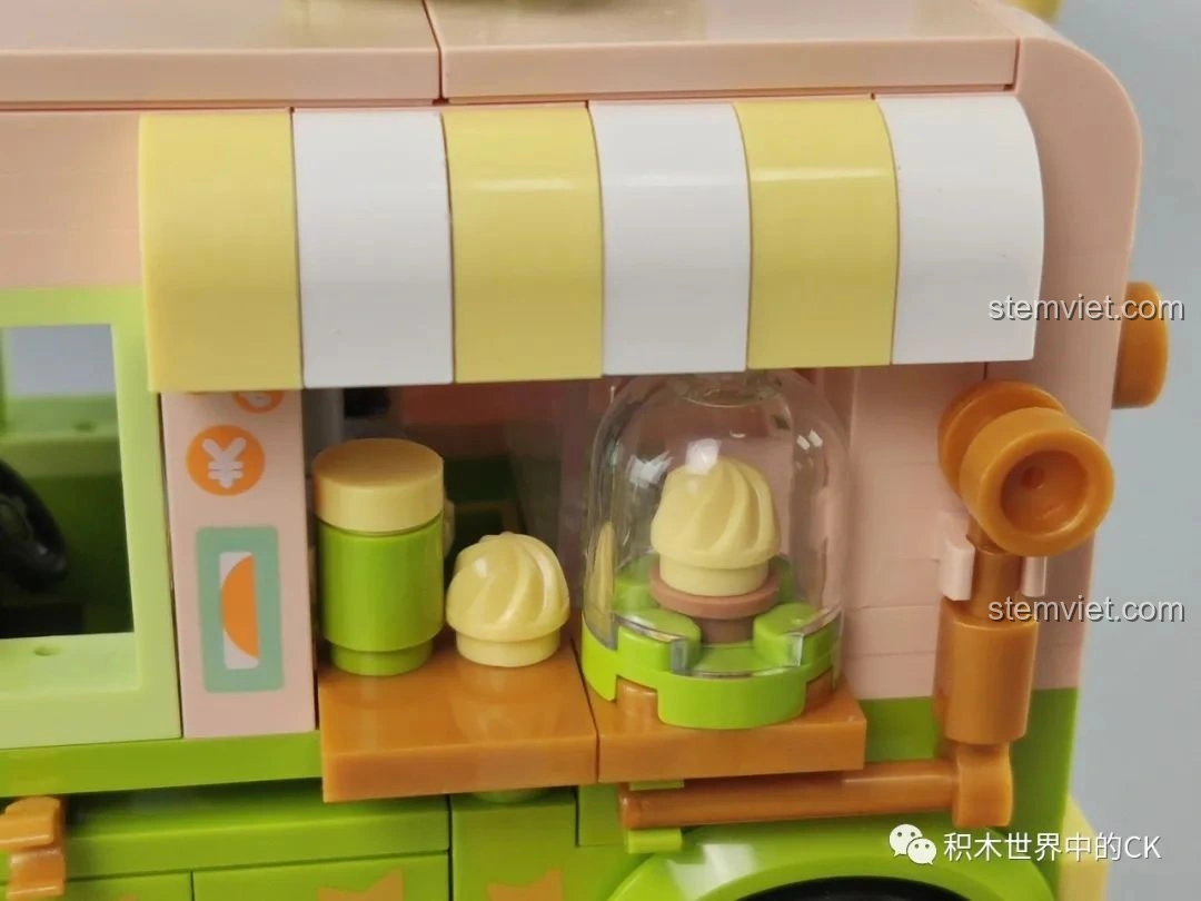 Chi tiết dòng chữ 'always better together' trên đế hộp nhạc Forever Friendship JAKI