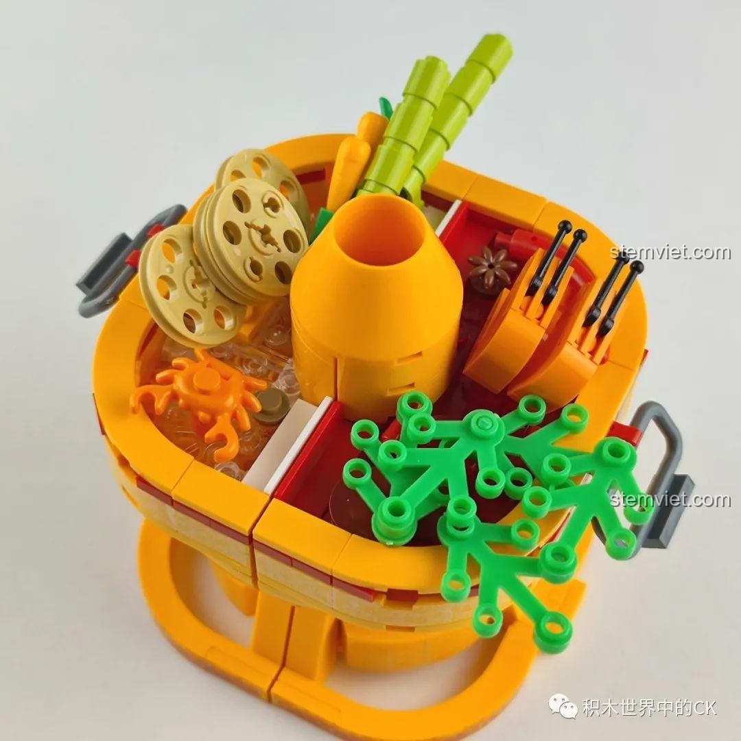 Chi tiết phần đế của mô hình Nồi Lẩu Zhe Gao CW6006, với các họa tiết trang trí truyền thống, tinh xảo.