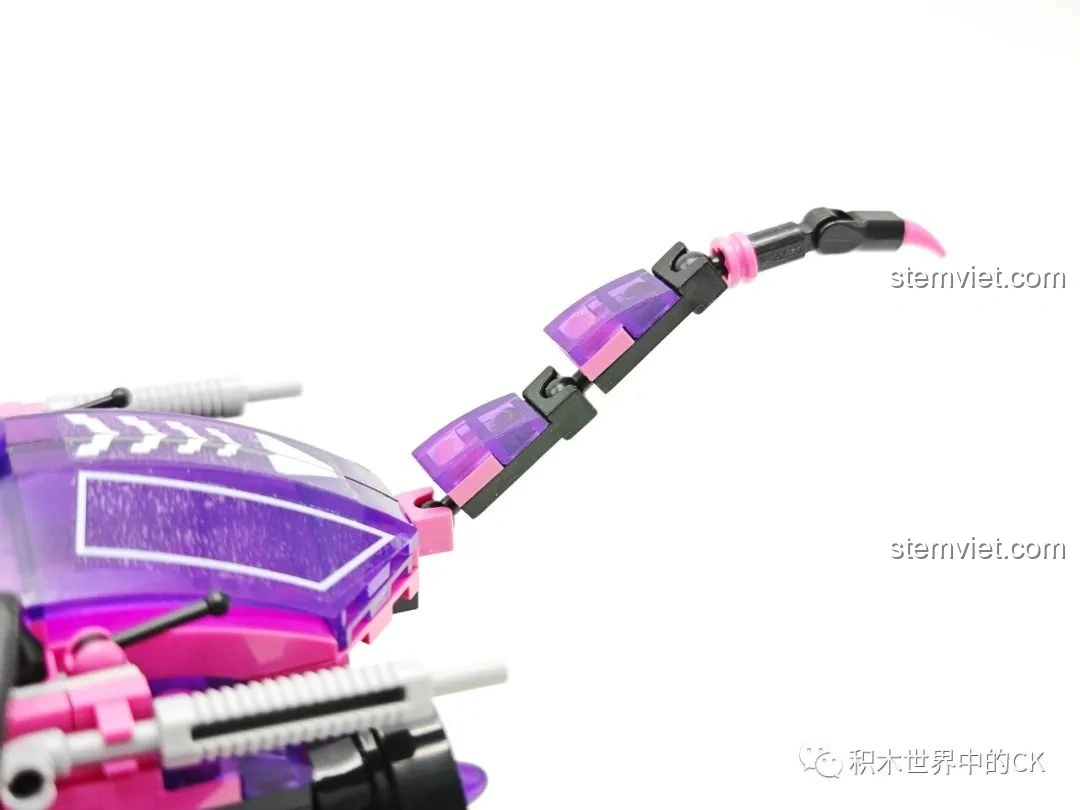 Đế trưng bày chắc chắn của mô hình Mực Zhe Gao 662001, với các chi tiết biểu tượng biển sâu.