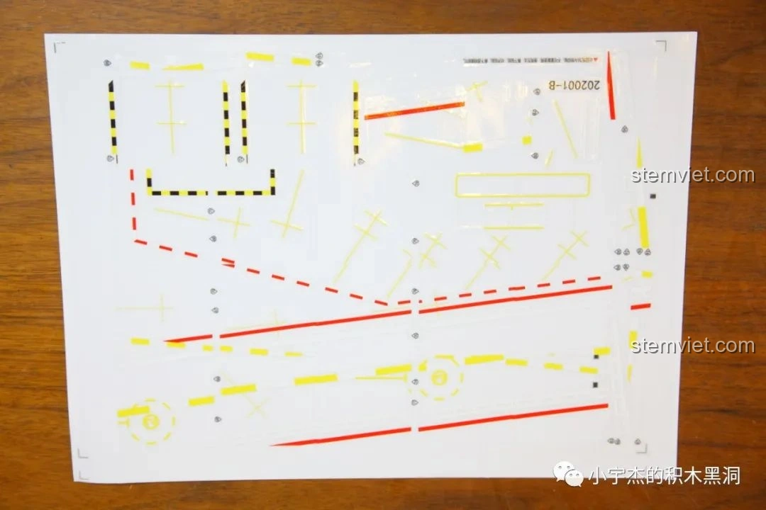 Tờ decal chuyển nhiệt thứ hai của bộ lắp ráp Mô Hình Tàu Sân Bay Sơn Đông SEMBO 202001.