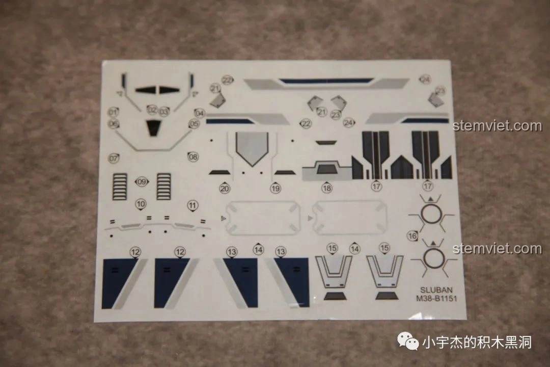 Tấm decal dán chi tiết cho bộ đồ chơi Sluban M38-B1151 Robot Băng Phong Bảo Vệ, tăng tính thẩm mỹ.