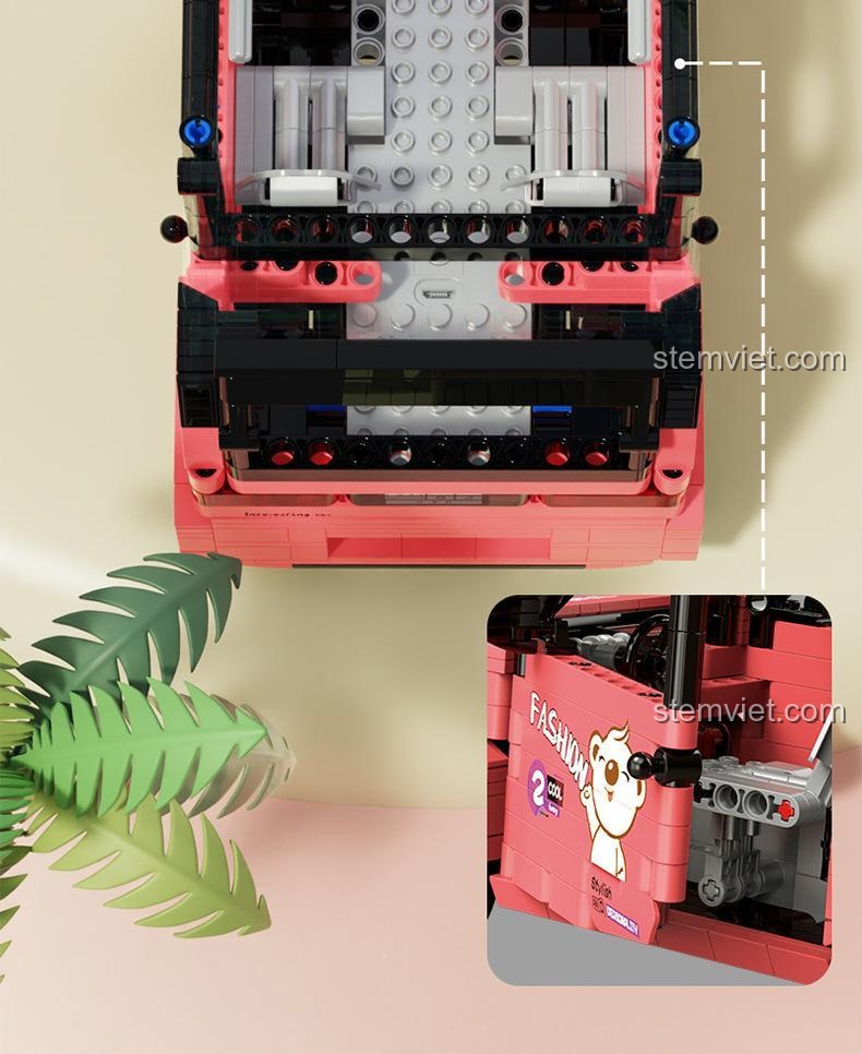 Góc nhìn từ trên xuống của bộ lắp ghép Decool 3903A Xe Mini Phong Cách, thể hiện cấu trúc bên trong và các chi tiết lắp ráp.