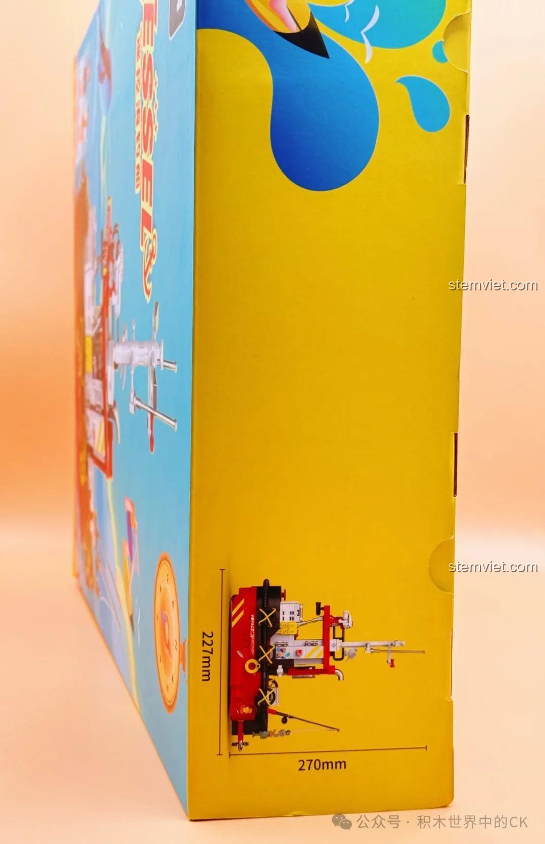 Kích thước chi tiết của mô hình thuyền câu cá Decool 3909 được in rõ trên hộp, giúp người mua dễ dàng hình dung sản phẩm.