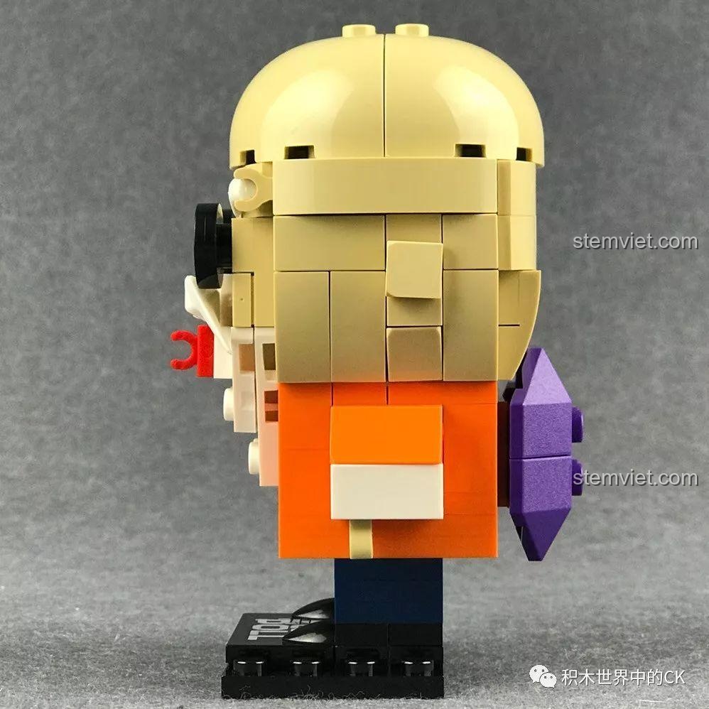Ảnh chụp cận cảnh mô hình Decool 6823 Master Roshi, cho thấy chi tiết bộ râu và kính mắt độc đáo.