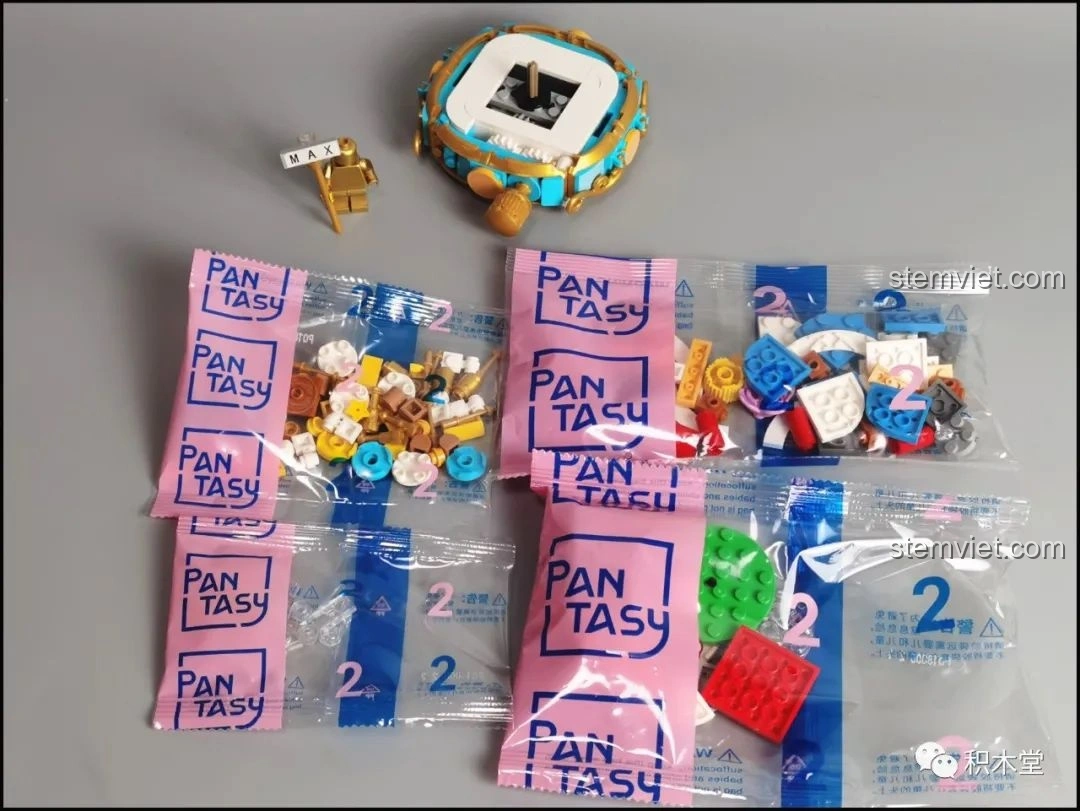 Mặt dưới của phần đế bộ Đèn Lồng Thỏ Ngọc Trung Thu Pantasy 18008, cho thấy cấu trúc bên trong.