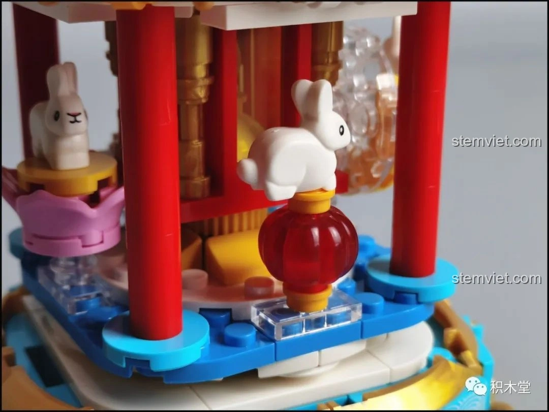 Cận cảnh cơ chế xoay của phần đế bộ Đèn Lồng Thỏ Ngọc Trung Thu Pantasy 18008.