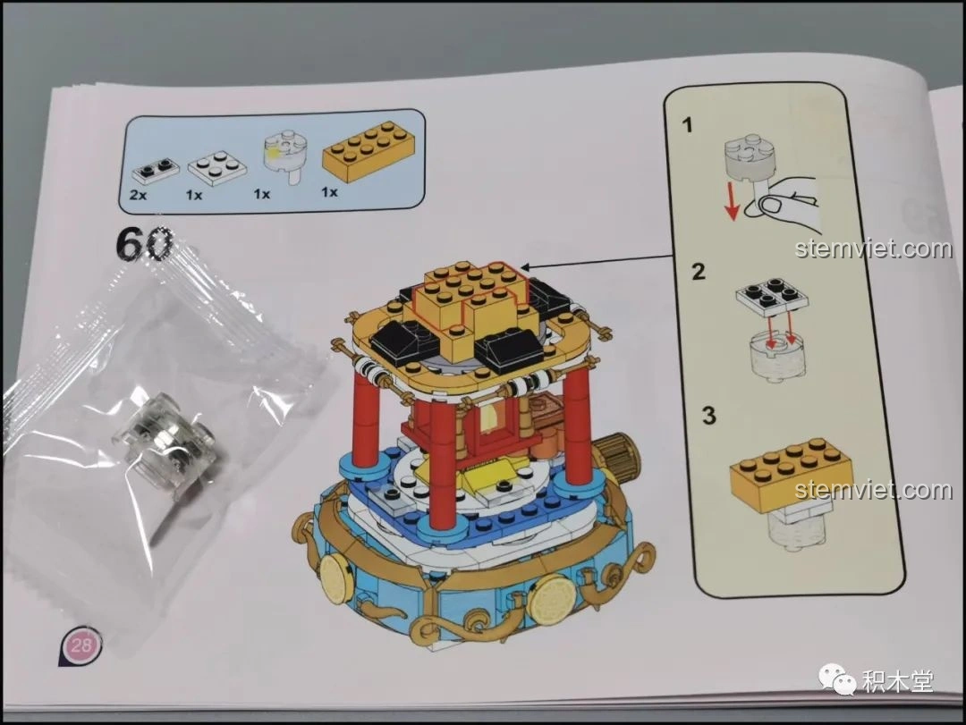 Đèn LED và bộ điều khiển từ xa của bộ Đèn Lồng Thỏ Ngọc Trung Thu Pantasy 18008 đã sẵn sàng để sử dụng.