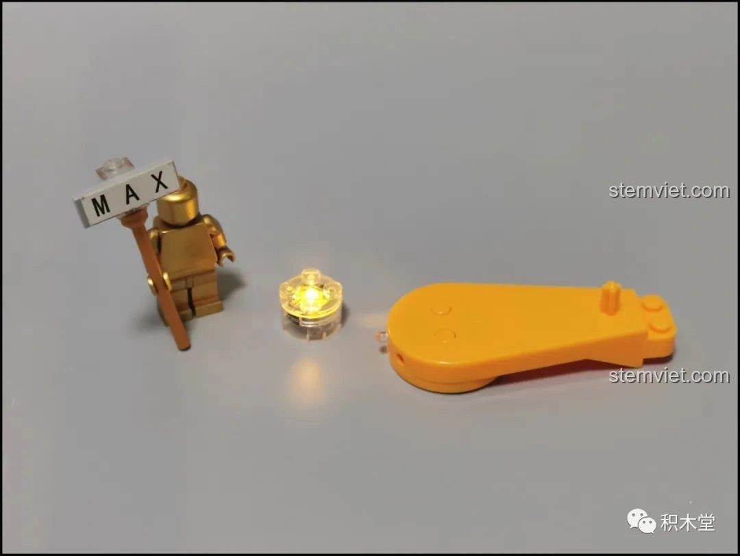 Các chi tiết mái đình của bộ Đèn Lồng Thỏ Ngọc Trung Thu Pantasy 18008.