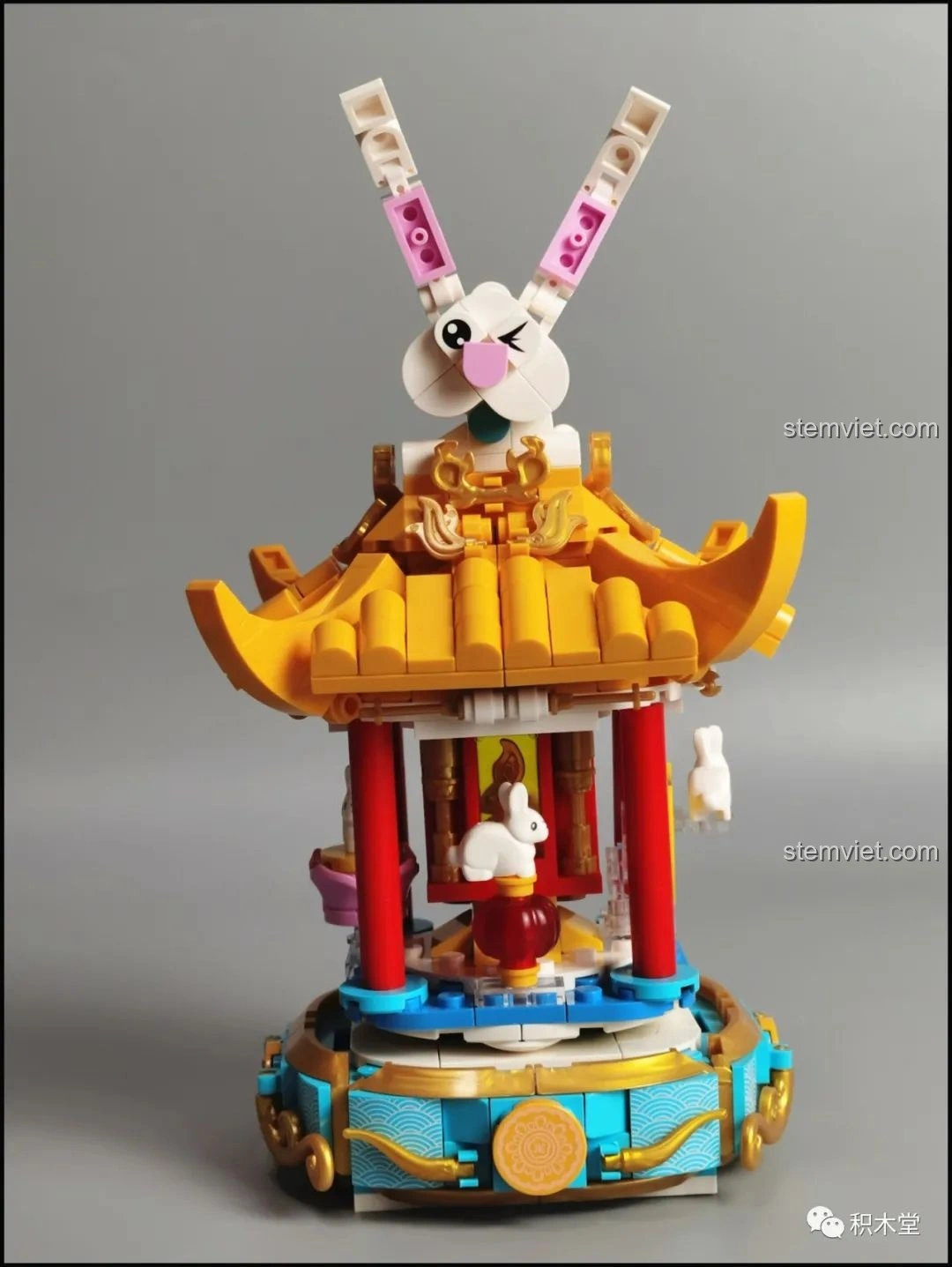 Mô hình Đèn Lồng Thỏ Ngọc Trung Thu Pantasy 18008 đã hoàn thành, nhìn từ góc chéo.