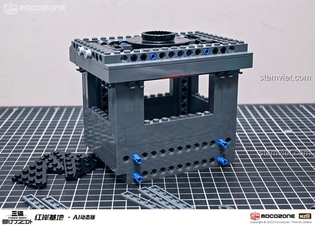 Đĩa ăng-ten radar của mô hình Hồng Ngạn Cơ Địa (Red Coast Base) Tam Thể đã hoàn thành.