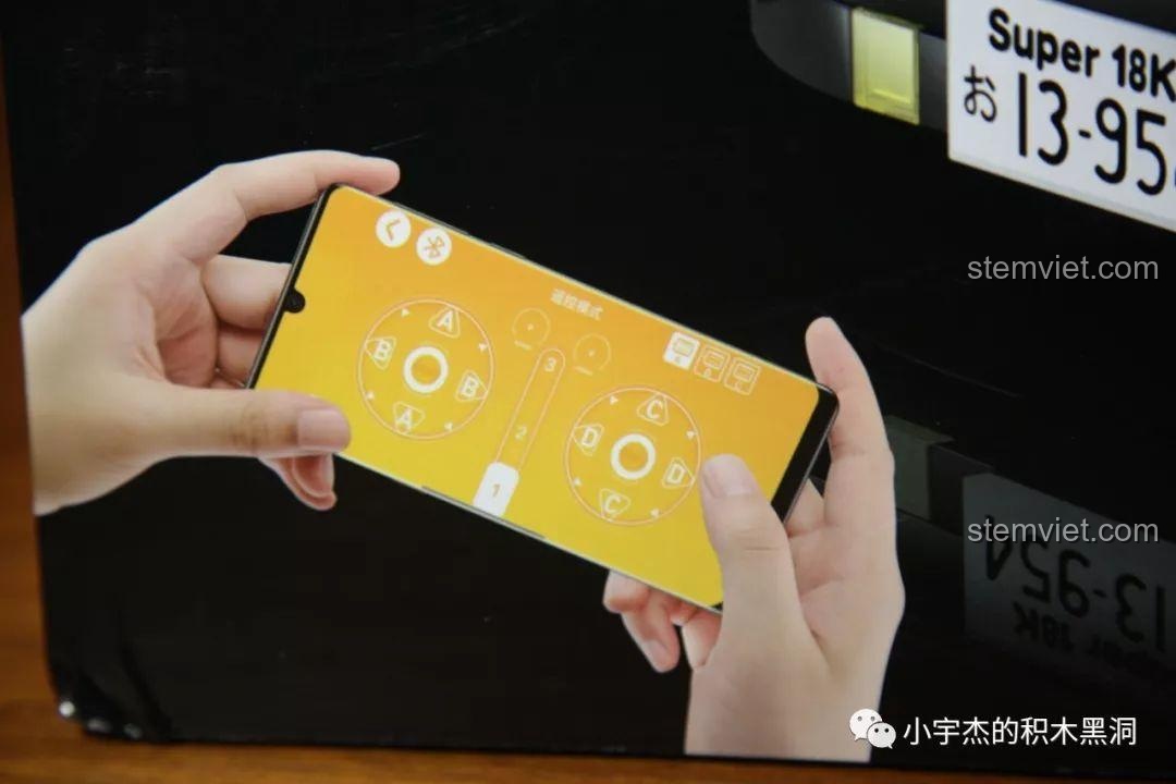 Minh họa tính năng điều khiển xe Toyota AE86 K 81 qua ứng dụng điện thoại thông minh.