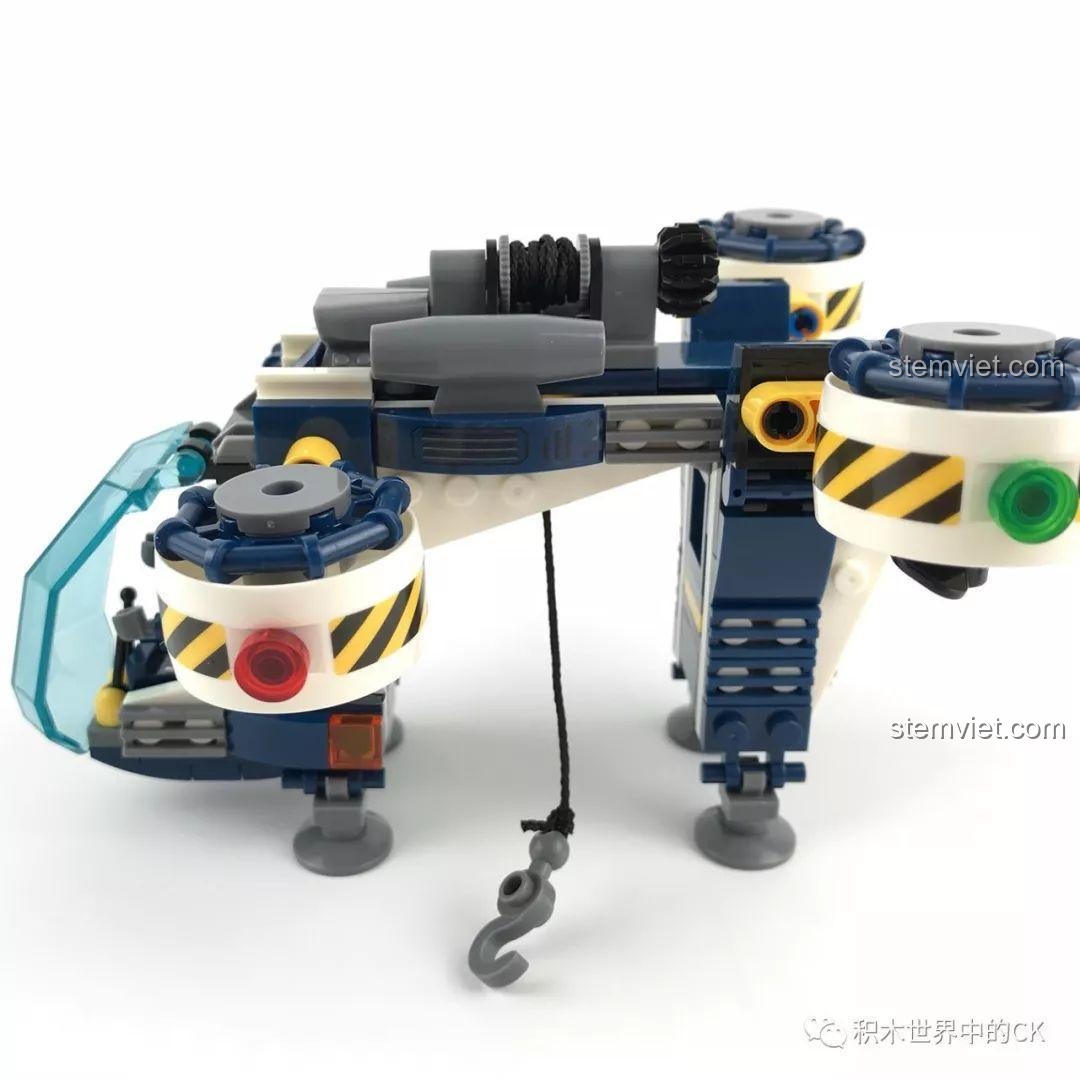 Móc cẩu của máy bay Sembo SD9510 được thả xuống, sẵn sàng cho các nhiệm vụ cứu hộ và vận tải.