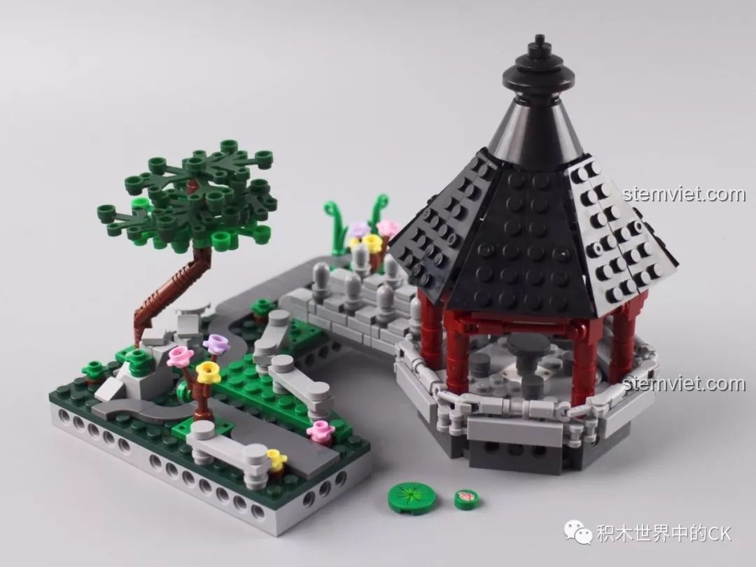 Mô hình Tiểu Bồng Lai gần hoàn thiện với đình lục giác, cây cổ thụ và cây cầu đá.