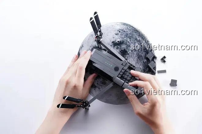 Bé trai 9 tuổi lắp ráp mô hình DJI Mavic Pro 32008, đồ chơi lắp ghép chi tiết cao, rèn luyện kiên nhẫn, giá bình dân.
