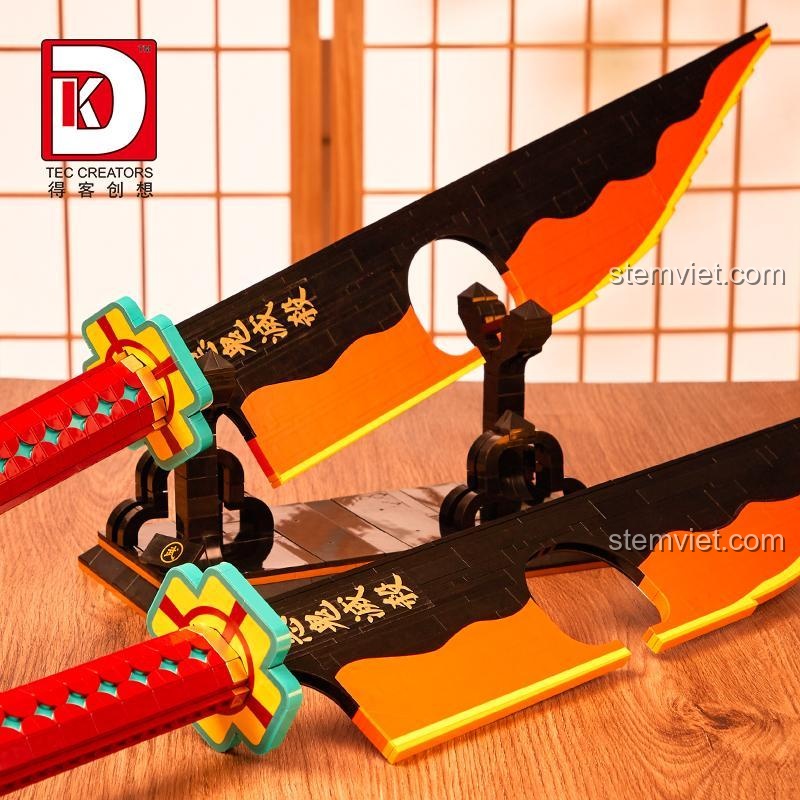 Cận cảnh chi tiết lưỡi gươm và chuôi gươm của bộ lắp ráp Vũ khí của Uzui Tengen DK 1507.