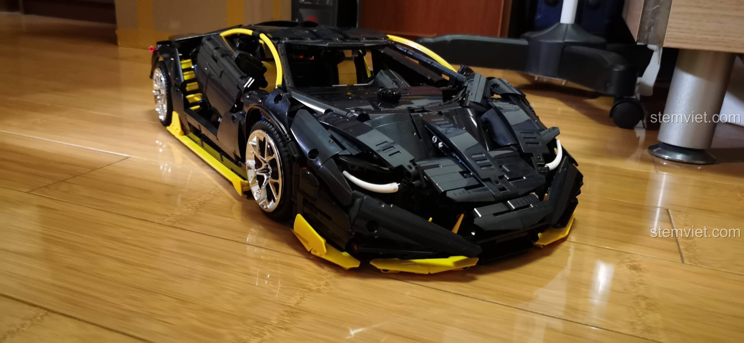 Ảnh review thực tế bộ lắp ráp Hypercar Lamborghini Centenario DK từ người dùng. Đồ chơi mô hình DK 2102 trông cực ngầu.