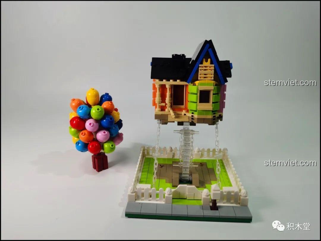 Mô hình DK 7025 Ngôi Nhà Bóng Bay Lơ Lửng khi tháo chùm bóng bay, vẫn đẹp và vững chãi.