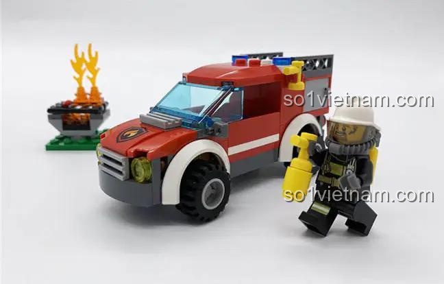 Mô hình xe cứu hỏa và lính cứu hỏa từ sách LEGO® City Build Your Own Adventure DK ISBN9787110099148, đồ chơi lắp ghép cho bé trai 6 tuổi, chất lượng cao.
