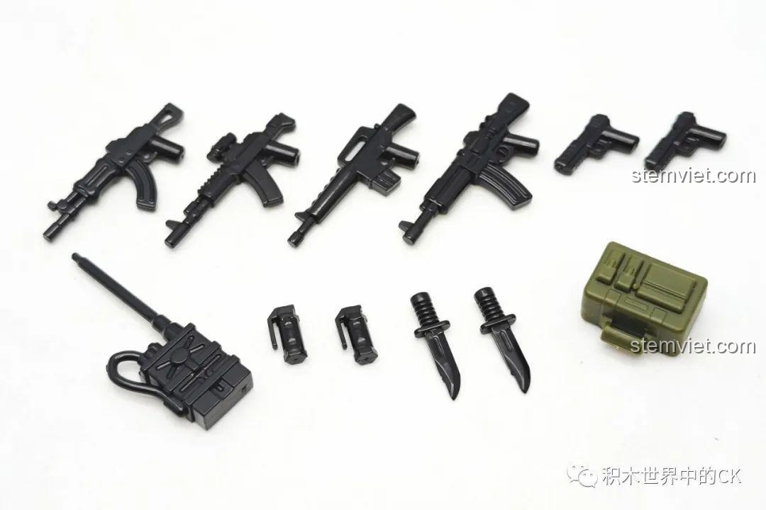 Toàn bộ vũ khí và phụ kiện cho minifigure trong bộ đồ chơi lắp ghép Máy bay trực thăng Z-20 cho bé trai 6+.