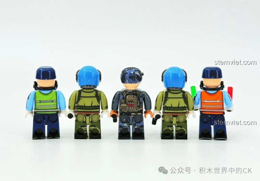 Đồ chơi lắp ghép SEMBO 202255 hợp túi tiền với các minifigures được in chi tiết cả mặt trước và mặt sau.