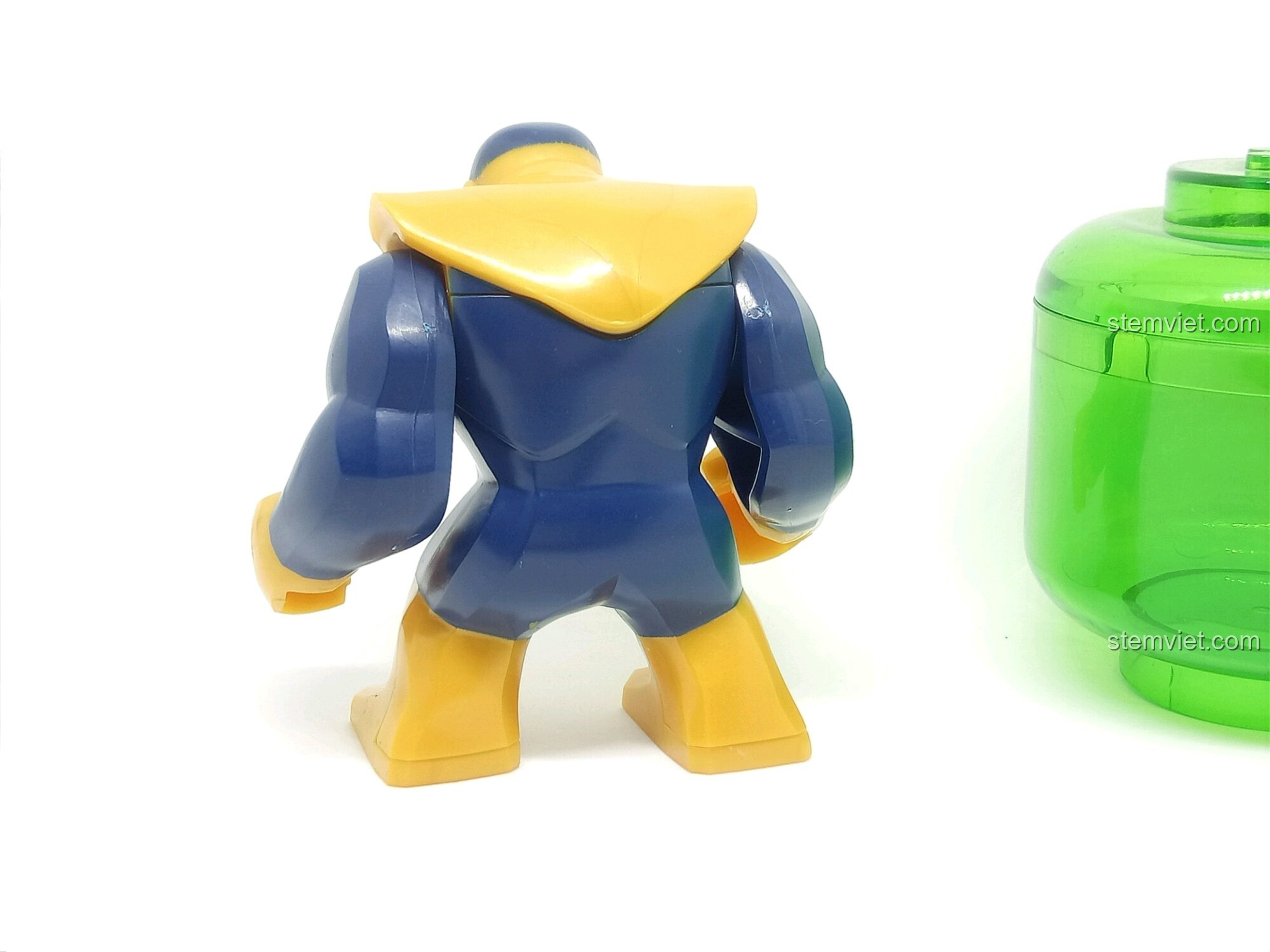 Góc nhìn khác của Thanos Degao. Chi tiết khuôn mặt trên đồ chơi lắp ráp.