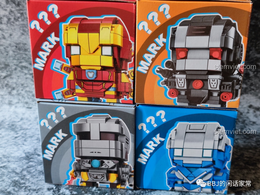 Mặt bên của 4 hộp đồ chơi lắp ráp Iron Man Blockheadz LY 76063, với hình ảnh hoạt hình của các nhân vật.