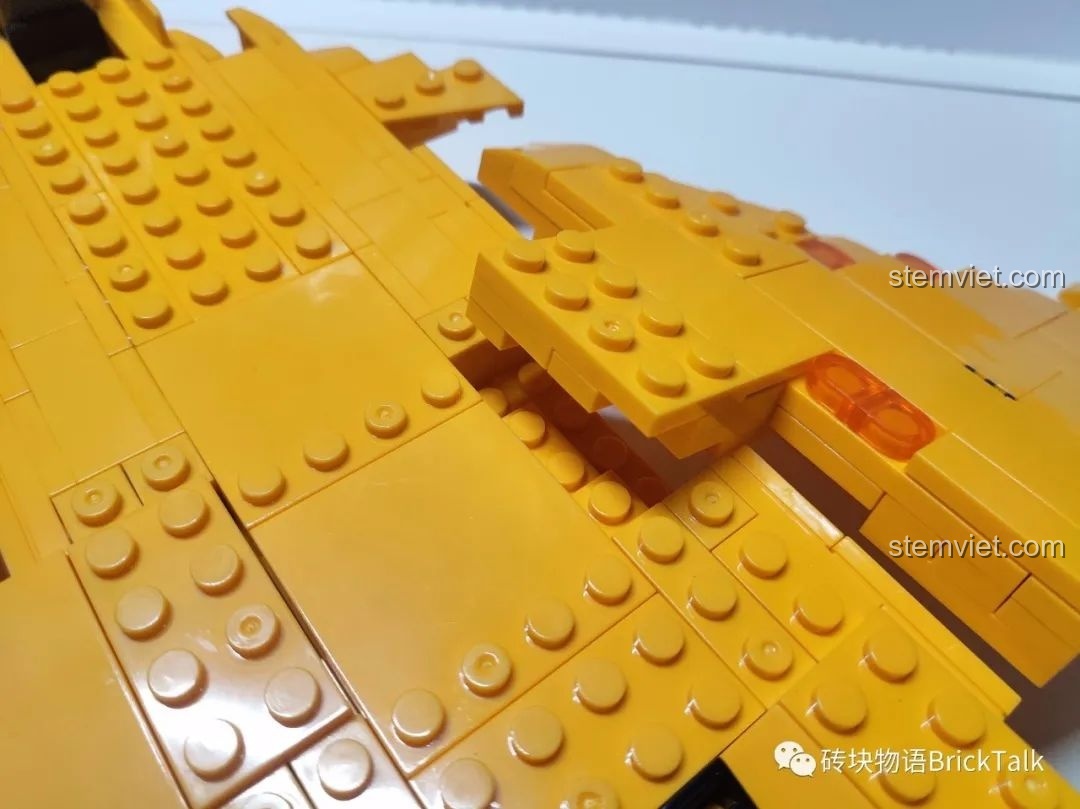 Các mảnh ghép khớp khít trên thân đồ chơi lắp ráp Máy bay chiến đấu J-15 CAYI 2266.