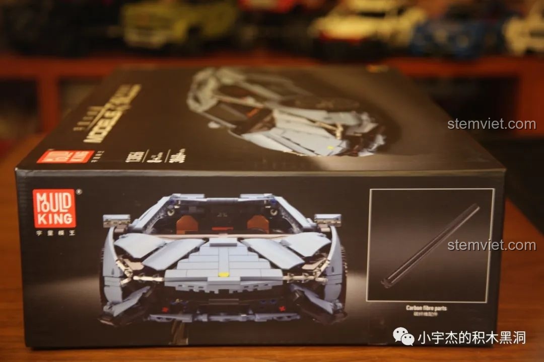 Mặt trước hộp đồ chơi lắp ráp Mould King 13056 Lamborghini Hyper, hiển thị hình ảnh siêu xe và chi tiết trục carbon fiber đi kèm.