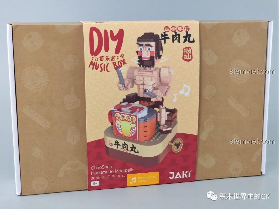 Hộp sản phẩm của bộ đồ chơi lắp ráp Hộp nhạc thịt bò viên JAKI JK1801, với hình ảnh mô hình người làm thịt bò viên.