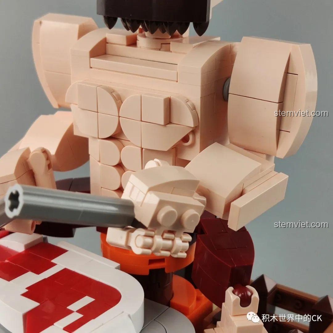 Ảnh so sánh vui giữa mô hình người đàn ông JAKI JK1801 và một cầu thủ bóng bầu dục, nhấn mạnh cơ bắp.