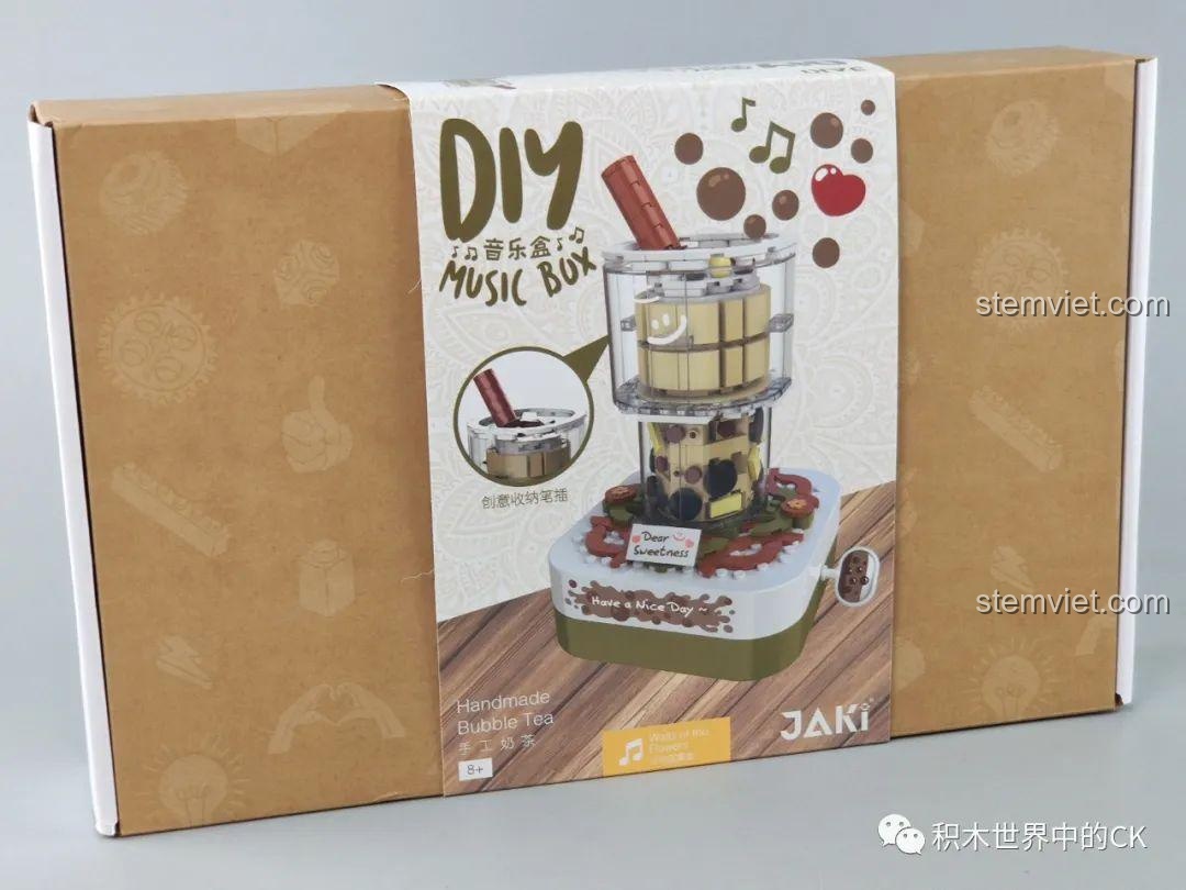 Mặt sau hộp đồ chơi lắp ráp Hộp nhạc trà sữa JAKI, hiển thị thông tin sản phẩm và cảnh báo an toàn.