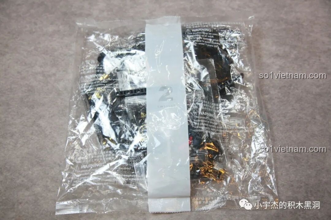 Túi mảnh ghép số 2 của bộ K-Box 10517 Xe Batman Rambom, chứa các chi tiết cần thiết để xây dựng phần thân giữa và hệ thống lái của Batmobile Tumbler.