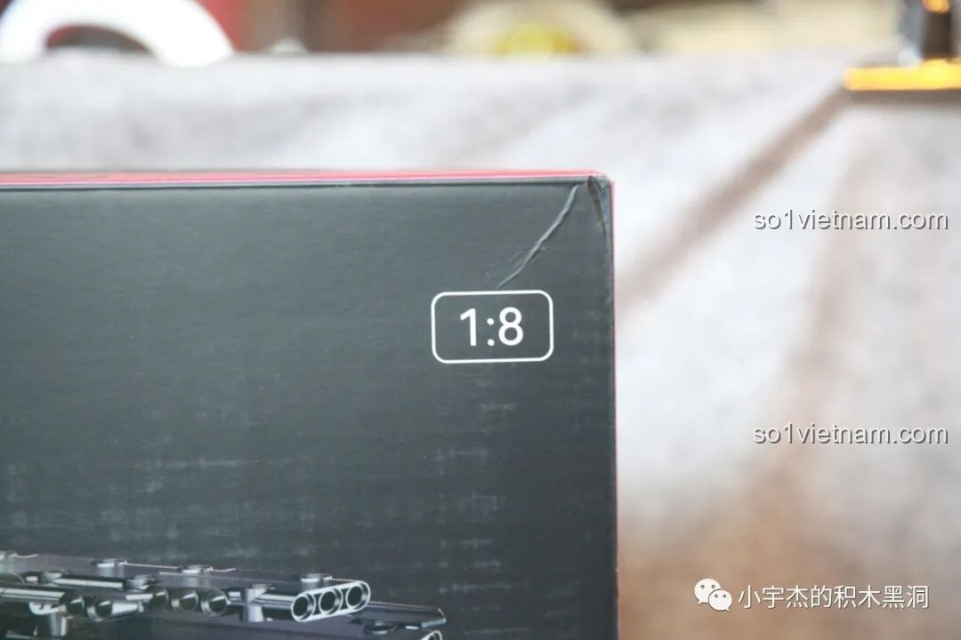 Góc hộp K-Box 10517 Xe Batman Rambom hiển thị tỉ lệ 1:8, cho thấy kích thước ấn tượng của mô hình Batmobile Tumbler sau khi hoàn thành.