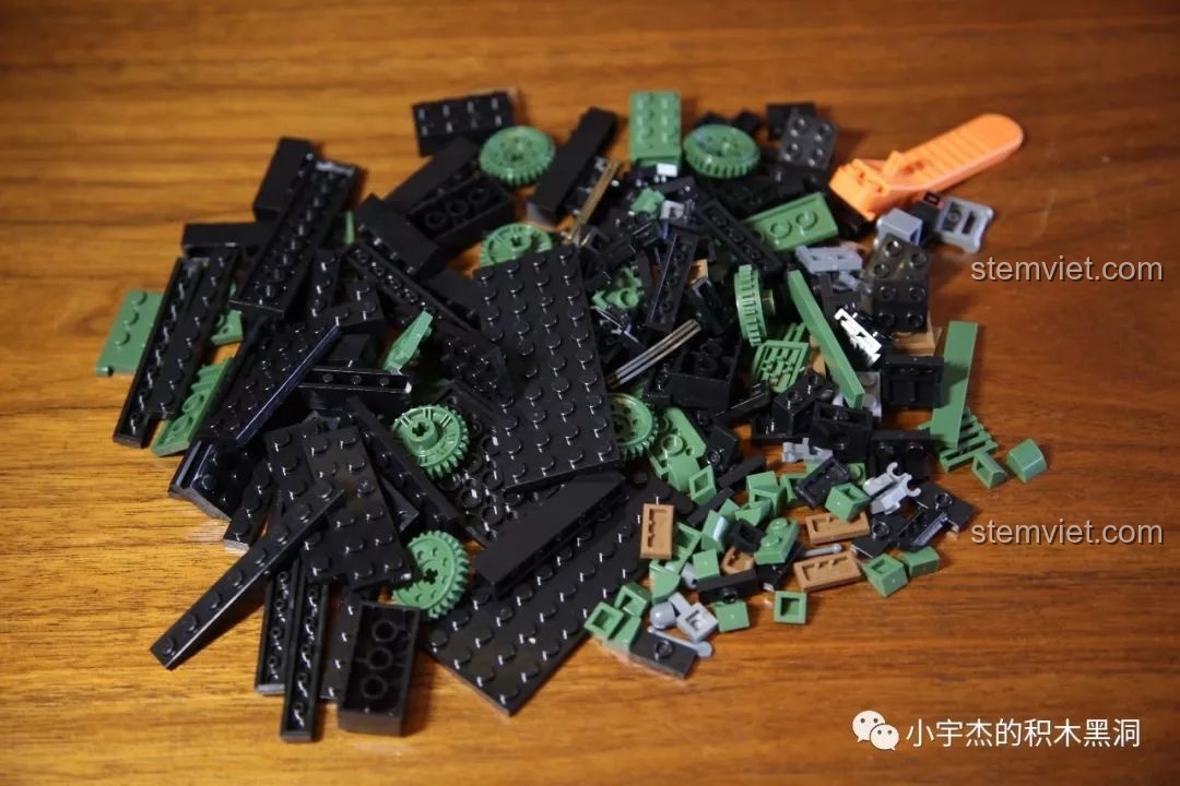 Toàn bộ mảnh ghép của bộ đồ chơi lắp ráp Xe Tăng Sherman M4A1 cho trẻ 6 tuổi, sẵn sàng để lắp ráp.