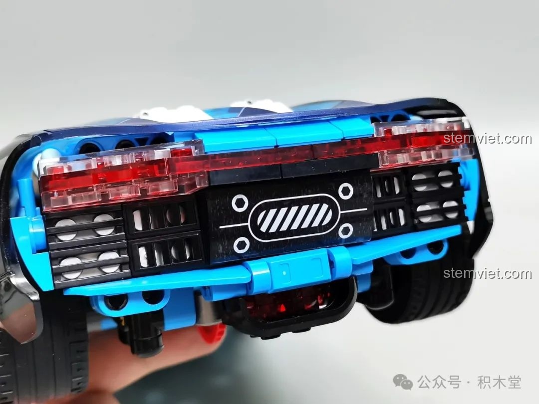 Ảnh 39 của bộ lắp ráp JAKI JK8808 Siêu Xe Khái Niệm Phantom, cấu trúc động cơ. Đây là một bộ đồ chơi Mô hình siêu xe JK 8808 đáng tiền.