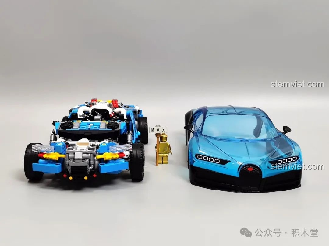 Ảnh 24 của bộ lắp ráp JAKI JK8808 Siêu Xe Khái Niệm Phantom, so sánh khung và vỏ. Đây là một bộ đồ chơi Mô hình siêu xe JK 8808 đáng tiền.