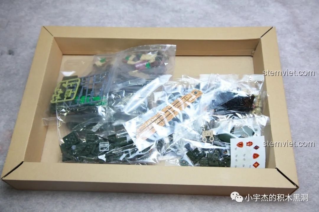 Các túi chi tiết bên trong hộp đồ chơi mô hình B1110 được đóng gói cẩn thận, sẵn sàng cho việc lắp ráp.