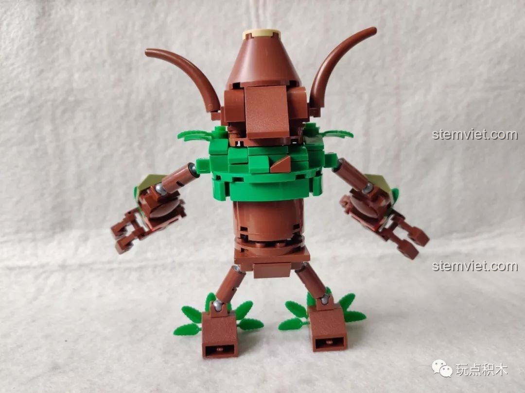 Góc nghiêng của mô hình Thụ Nhân trong bộ lắp ráp Hồ Lô Huynh Đệ Enlighten 2502.