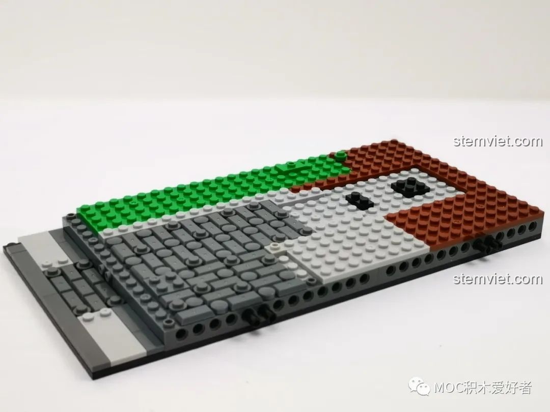 Bắt đầu lắp ráp phần thứ hai của bộ đồ chơi mô hình Lễ hội mùa xuân trên tấm đế 32x16.