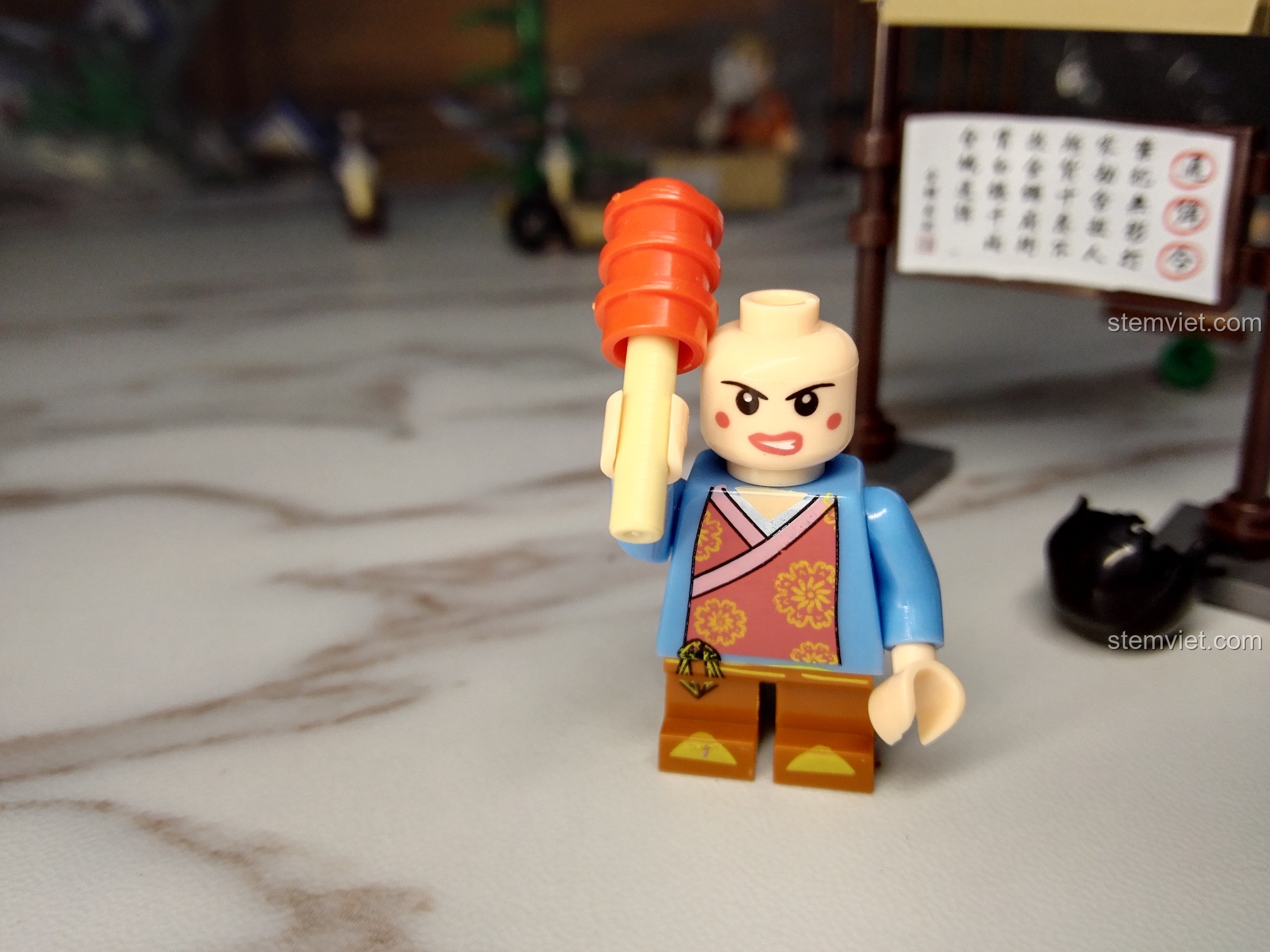 Cận cảnh minifigure Mạc Tiểu Bối trong bộ sưu tập nhân vật Võ Lâm Ngoại Truyện KAZI KY5006.