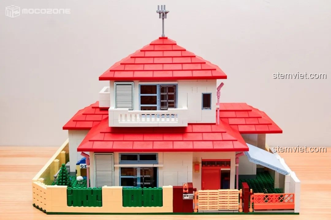Mô hình Ngôi nhà của Shin-chan Keeppley K20612 hoàn chỉnh, nhìn từ phía trước, một tác phẩm ấn tượng và chi tiết.