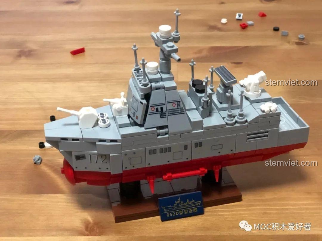 Mô hình Tàu khu trục tên lửa Type 052D - Hạ Môn SEMBO 202072 hoàn chỉnh trên đế trưng bày, sẵn sàng tỏa sáng trong bộ sưu tập.