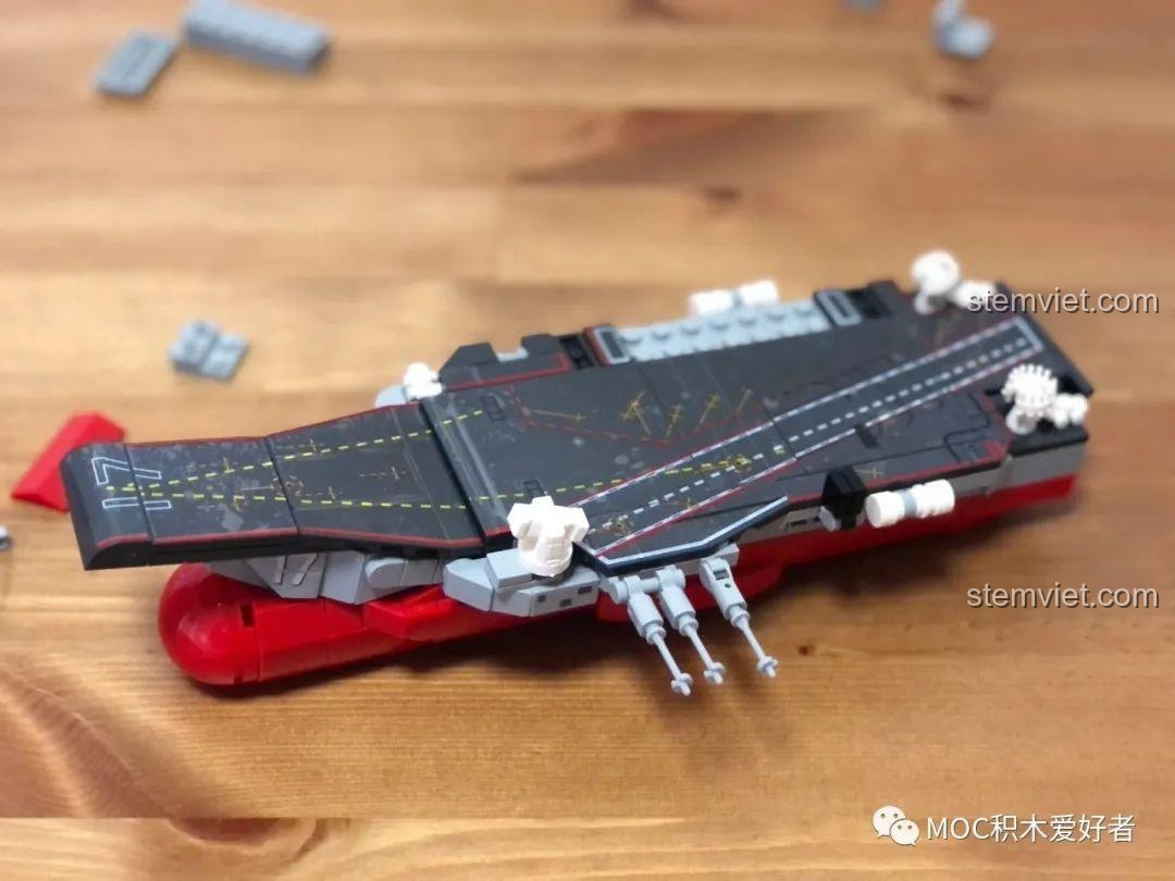 Hai minifigure Thiếu úy và Binh nhì đi kèm bộ lắp ghép Tàu khu trục tên lửa Type 052D - Hạ Môn SEMBO 202072, chi tiết và sống động.